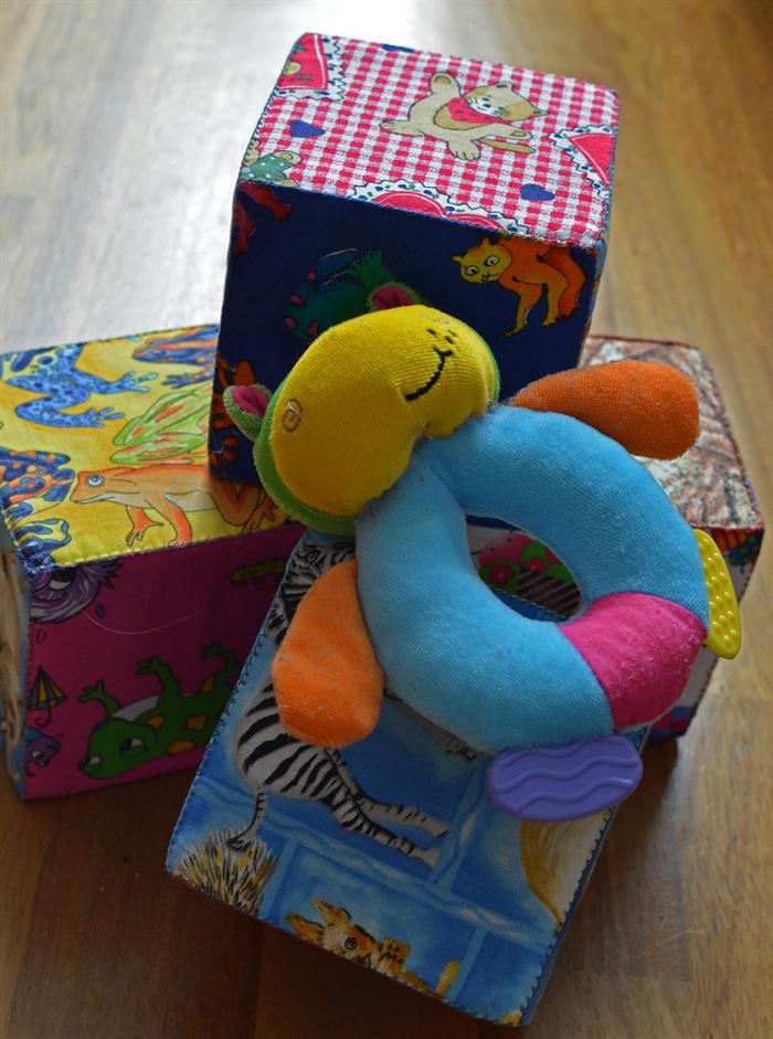 Blocos de tecido coloridos e brinquedo educativo